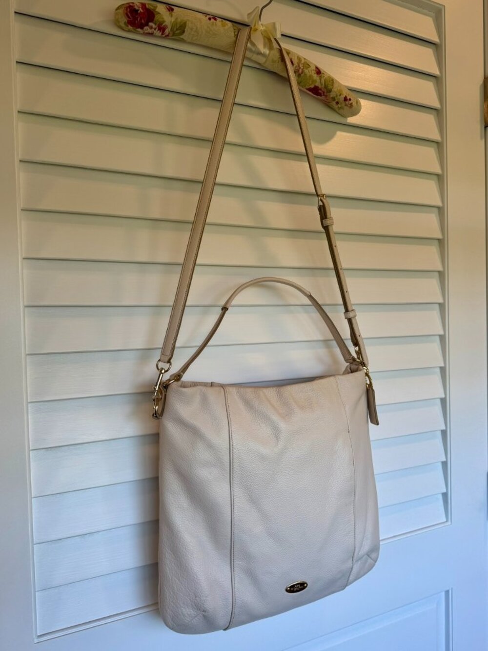 Coach Winter White Leather Shoulder Bag, Gold Hardware, Removable Shoulder Strap